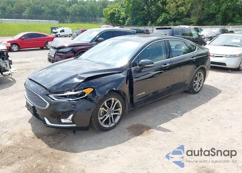 2019 Ford Fusion Hybrid Titanium z USA, uszkodzony, nr VIN 3FA6P0RU0KR260239